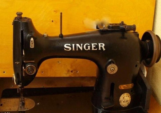 Sprzedam maszynę do szycia SINGER 95D43